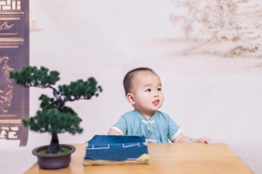 恩施宝宝总是抠鼻子